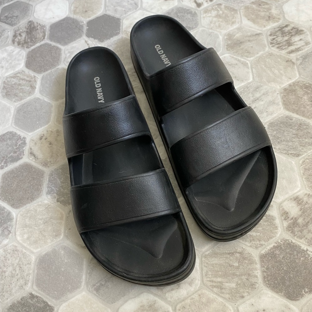 Old navy sandal- size 9
